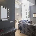 Chateau De Jalesnes Aparthotel
