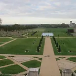 Chateau De Jalesnes 4*