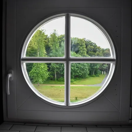 Chateau De Jalesnes Aparthotel 4*