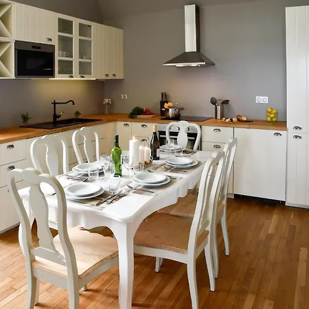 Appart hôtel Chateau De Jalesnes 4*