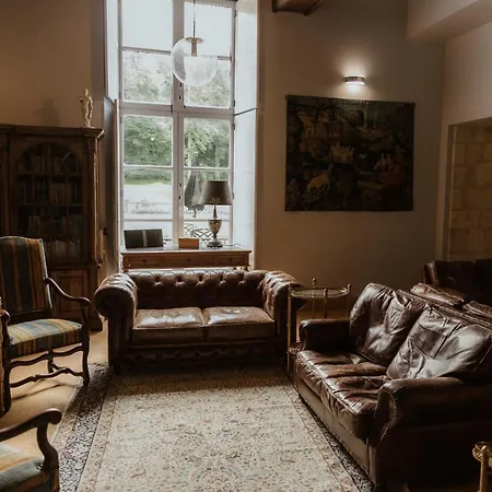 מלון דירות Chateau De Jalesnes 4*