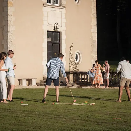 Chateau De Jalesnes 4*