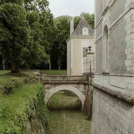 Chateau De Jalesnes アパートホテル