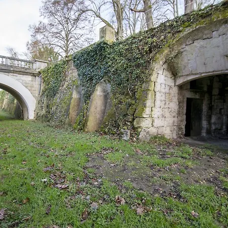 Chateau De Jalesnes *