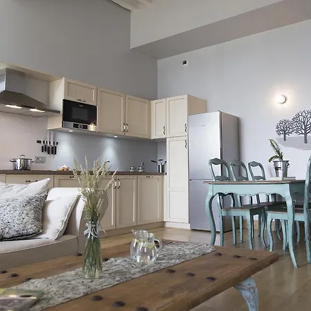 Chateau De Jalesnes Apartmanhotel