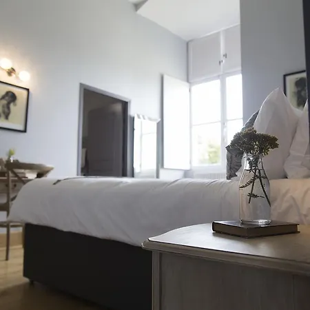 Aparthotel Chateau De Jalesnes *