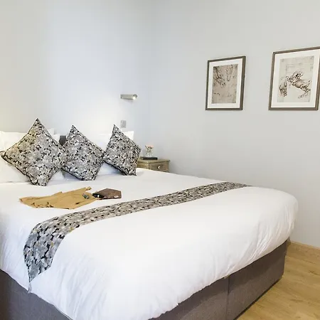 Chateau De Jalesnes Aparthotel 4*