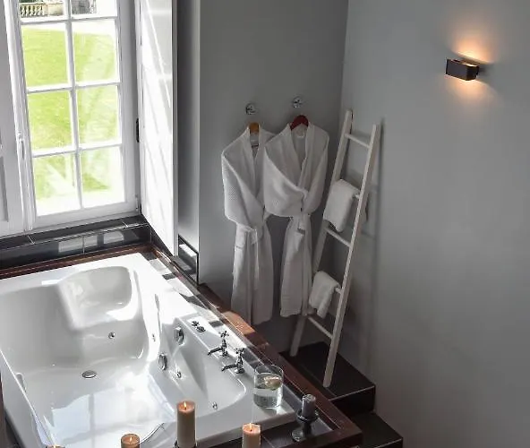 Apartmanhotel Chateau De Jalesnes 4*