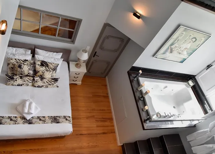 Aparthotel Chateau De Jalesnes