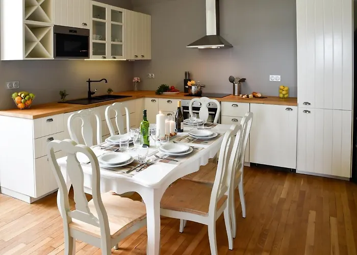 Apartmanhotel Chateau De Jalesnes 4*