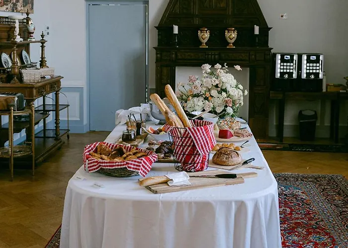 Chateau De Jalesnes 4*