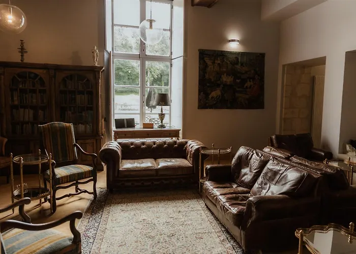 Aparthotel Chateau De Jalesnes 4*