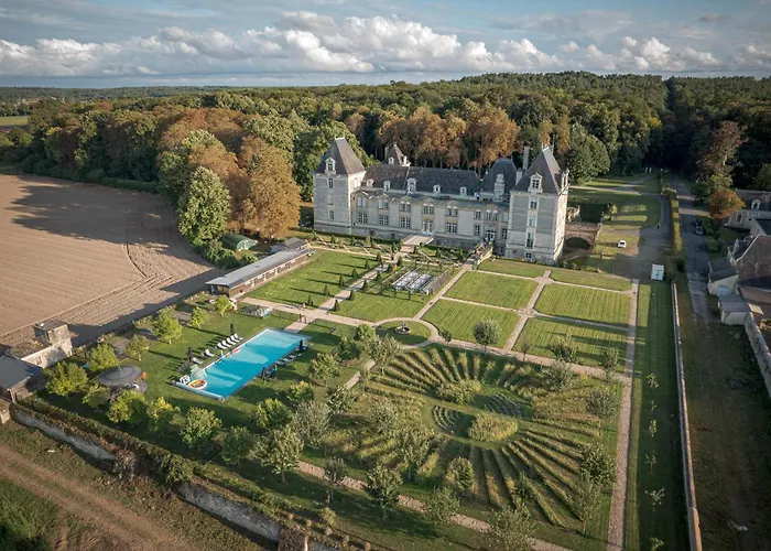 Chateau De Jalesnes 4*