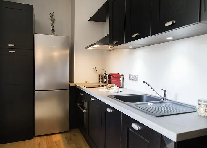 Chateau De Jalesnes Aparthotel