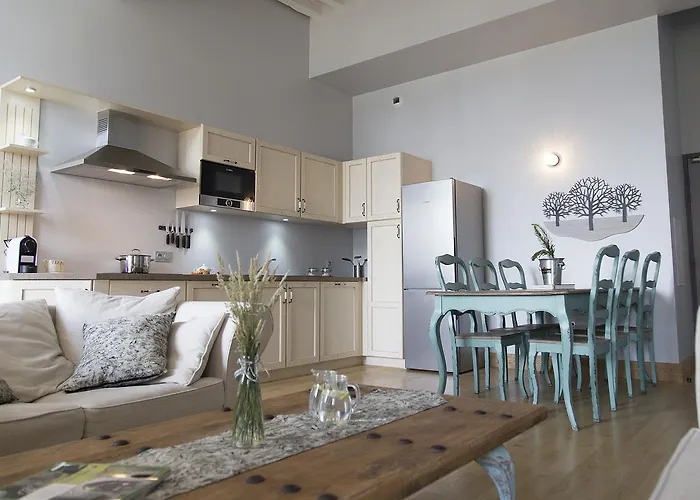 Chateau De Jalesnes Apartmanhotel