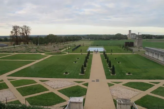 Chateau De Jalesnes 4*